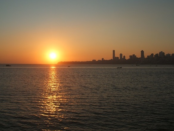 Mumbai : The Marine Drive is the lifeline of the city - Mumbai | Secret World Trip Planner
