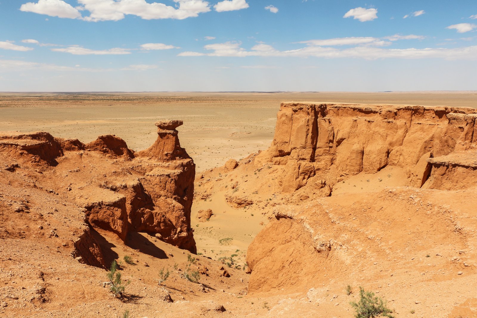 Die Flammenden Klippen, auch bekannt als Bayanzag - Bajanzag | Secret World Trip Planner