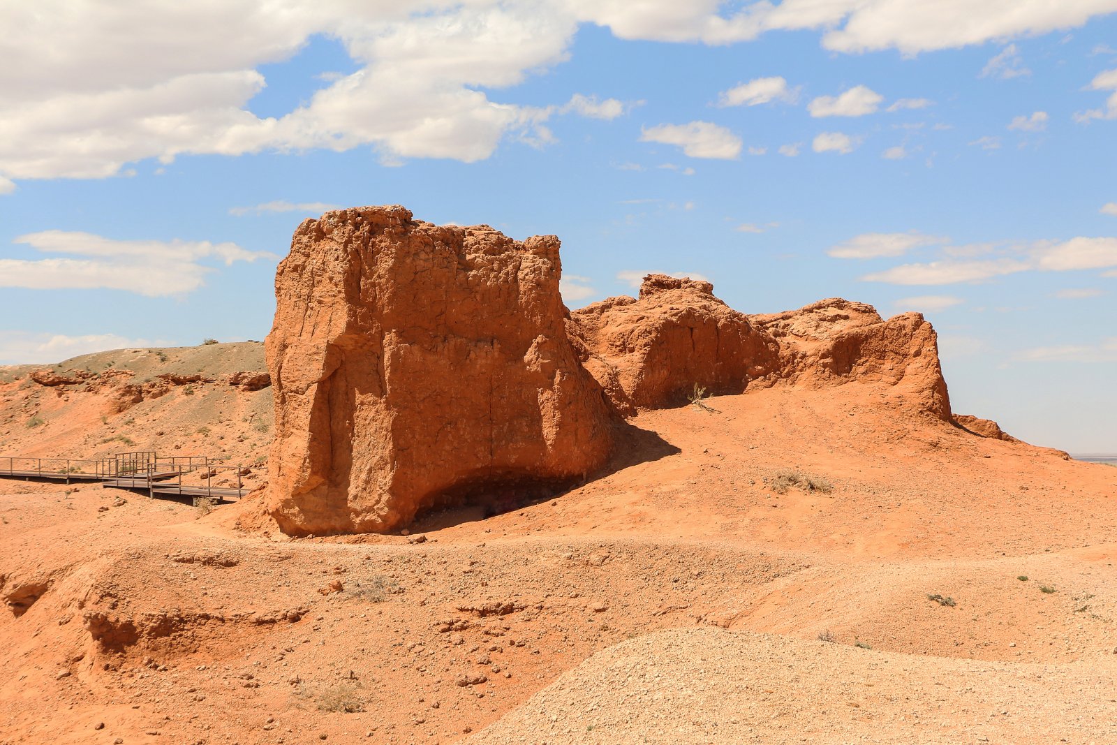 Die Flammenden Klippen, auch bekannt als Bayanzag - Bajanzag | Secret World Trip Planner