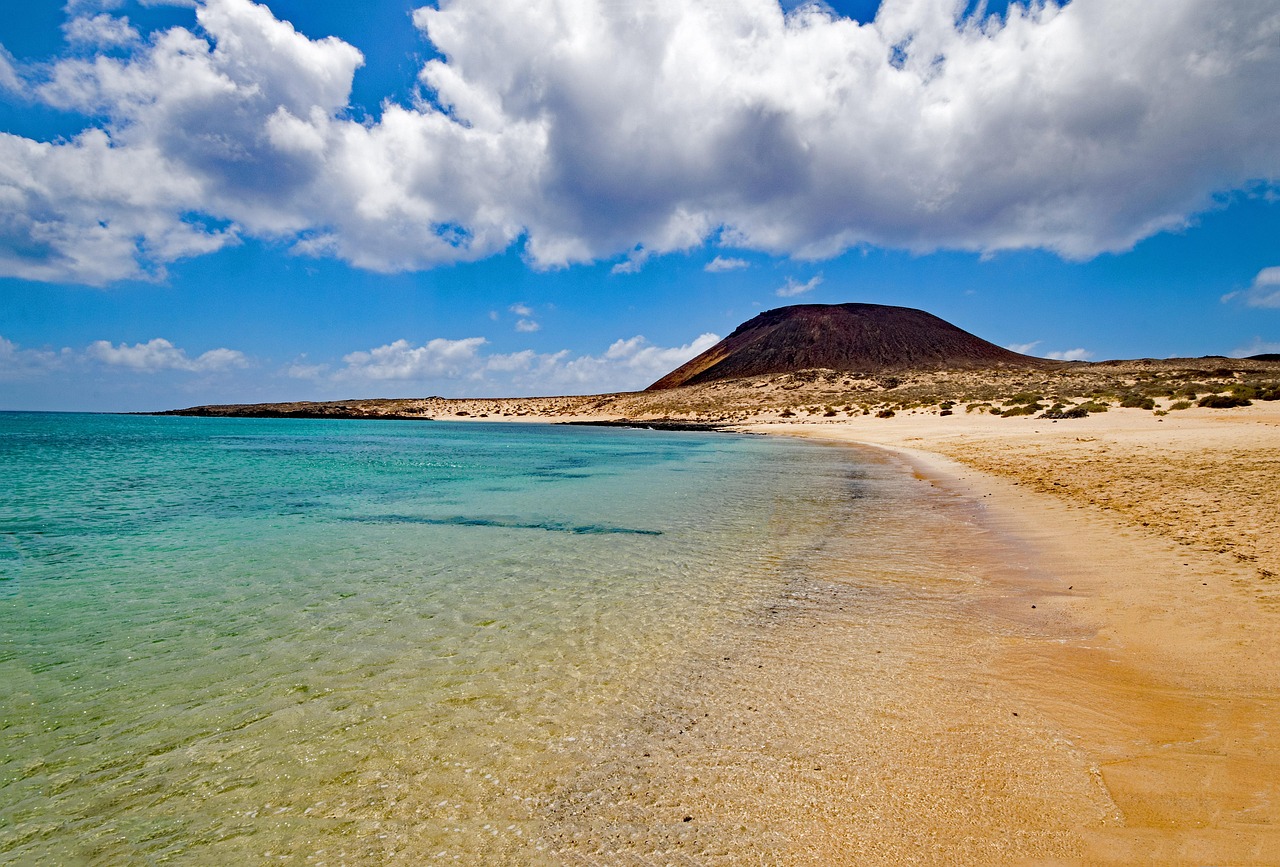 a Graciosa is one of the small pearls of the seven fantastic Canary Islands - 35540 | Secret World Trip Planner