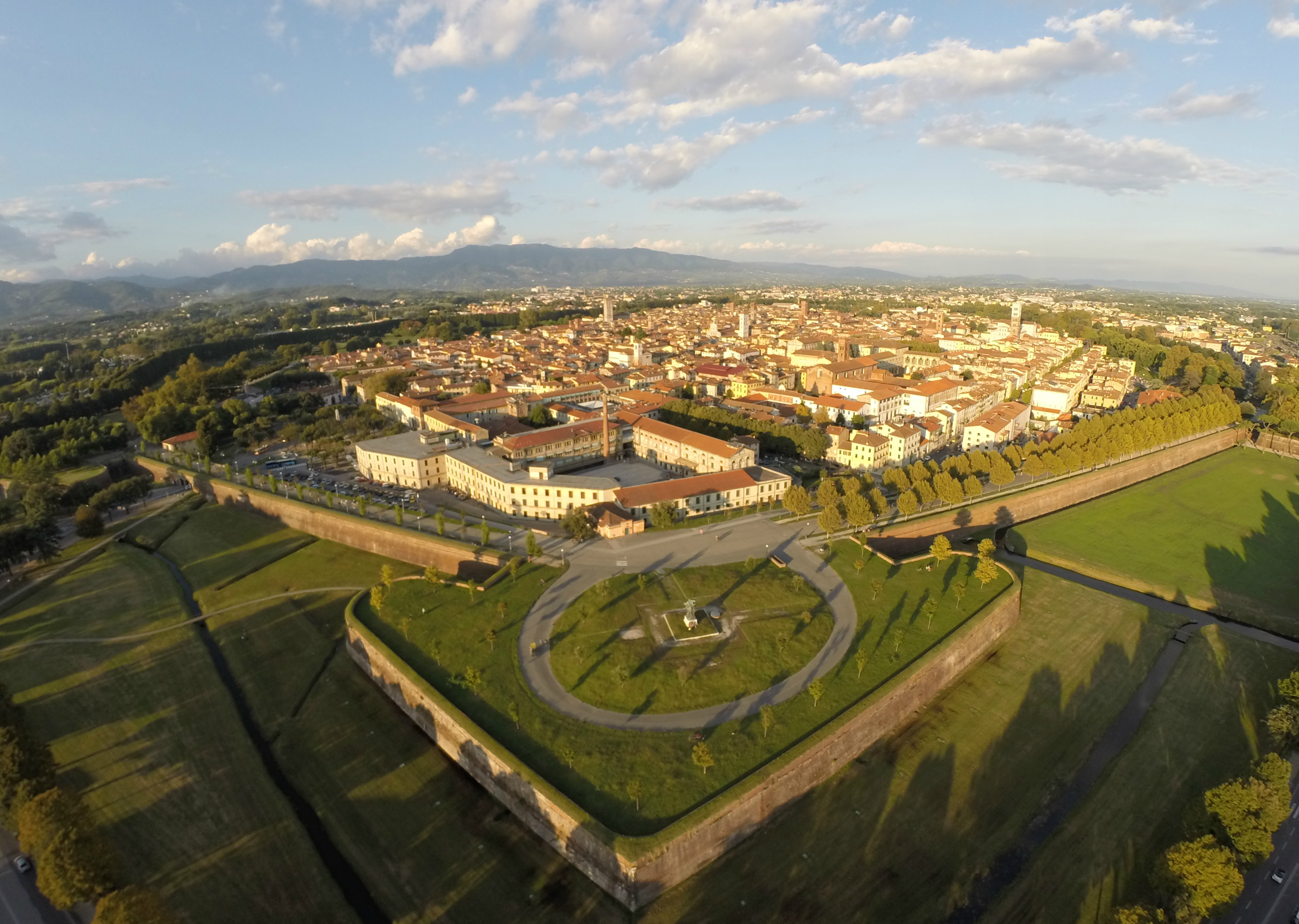 Lucca una joia dins les parets - Lucca LU | Secret World Trip Planner