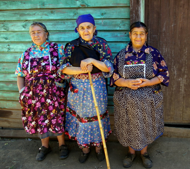 Mapuche-Stoffe - Puerto Varas | Secret World Trip Planner