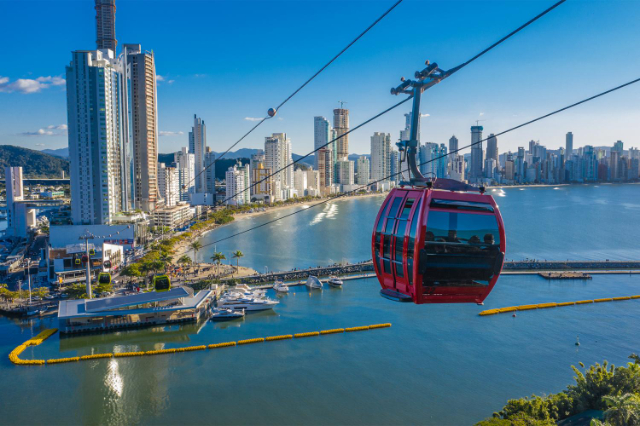 Unipraias Park zip line - Balneário Camboriú - SC | Secret World Trip Planner