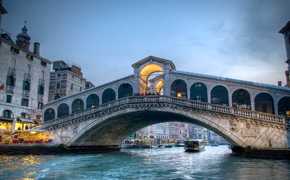Rialto Bridge - Venezia | Secret World Trip Planner