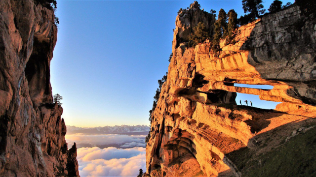 Isabelle-Turm Double Arch - Plateau-des-Petites-Roches | Secret World Trip Planner