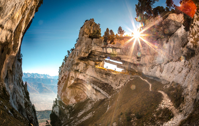 Isabelle-Turm Double Arch - Plateau-des-Petites-Roches | Secret World Trip Planner