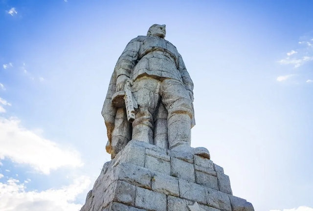 Aljoscha-Denkmal - Plovdiv | Secret World Trip Planner