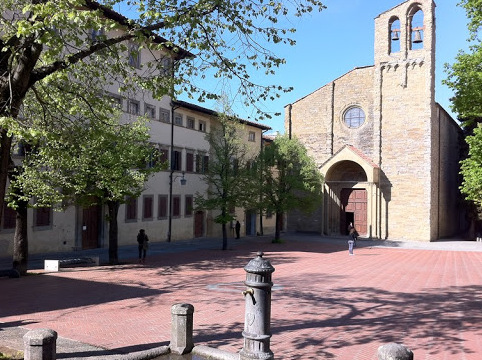 தேவாலயத்தில் சான் Domenico மற்றும் சிலுவை என்ற Cimabue - Arezzo | Secret World Trip Planner
