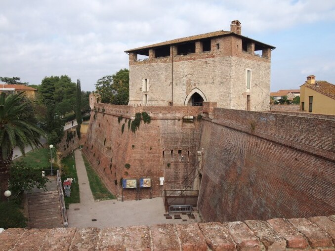 Medici stěny Grosseto - Grosseto | Secret World Trip Planner