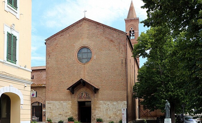 Kostel svatého Františka a jeho krucifix - Grosseto | Secret World Trip Planner