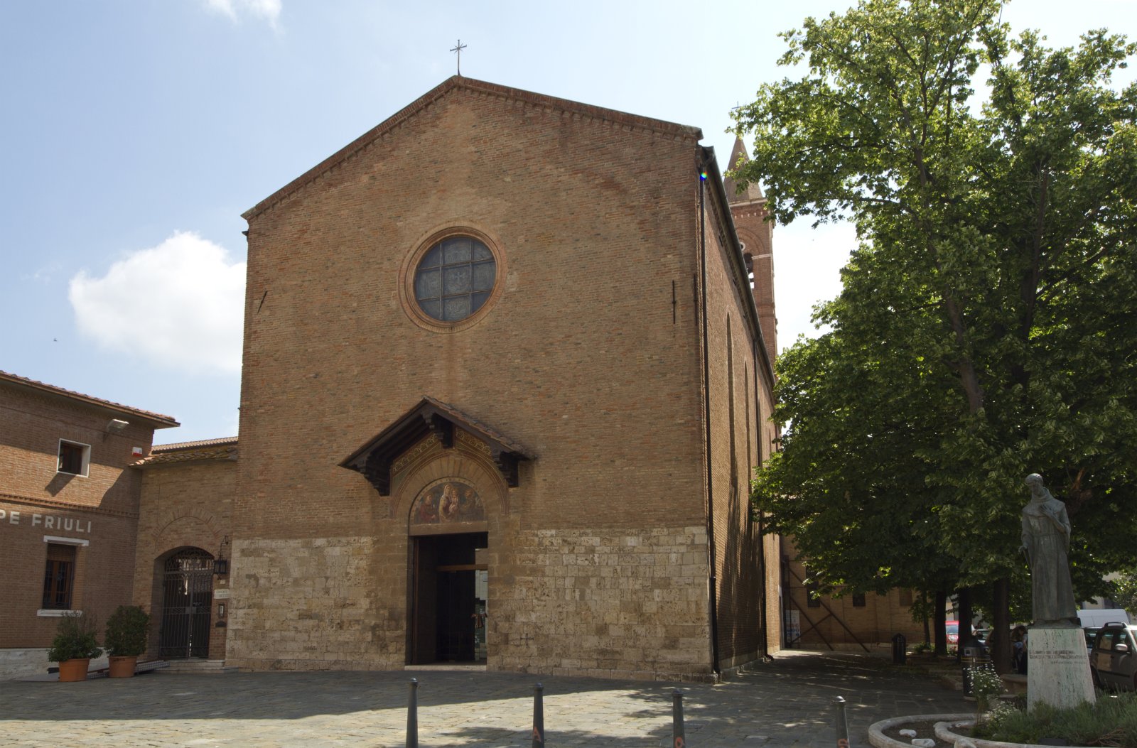 Kostel svatého Františka a jeho krucifix - Grosseto | Secret World Trip Planner