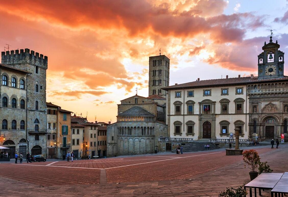 அரேச்சோ மற்றும் அதன் அழகான பியாஸ்ஸா கிராண்டி - Arezzo | Secret World Trip Planner