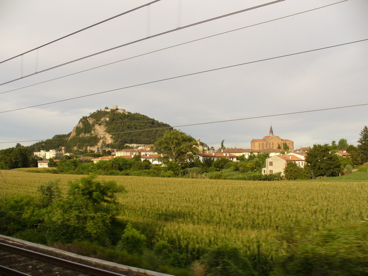 Der imposante Bergfried, der den Gipfel des Colle della Rocca dominiert, ist ein mächtiger Fo - Monselice | Secret World Trip Planner