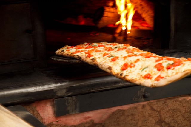 Vico Equense : Pizza al metro - Vico Equense | Secret World Trip Planner