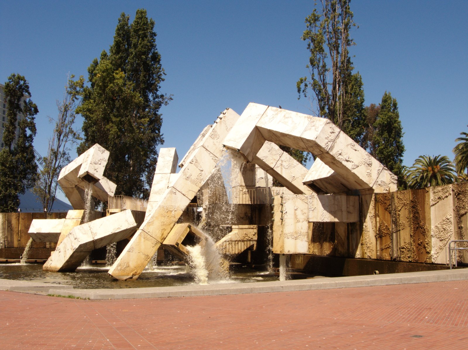 Vaillancourt-Brunnen in San Francisco - San Francisco | Secret World Trip Planner