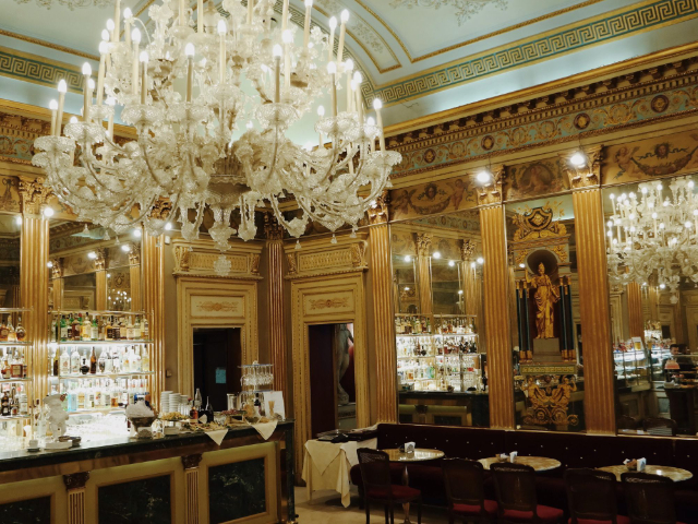 Mkahawa wa San Carlo - Torino | Secret World Trip Planner