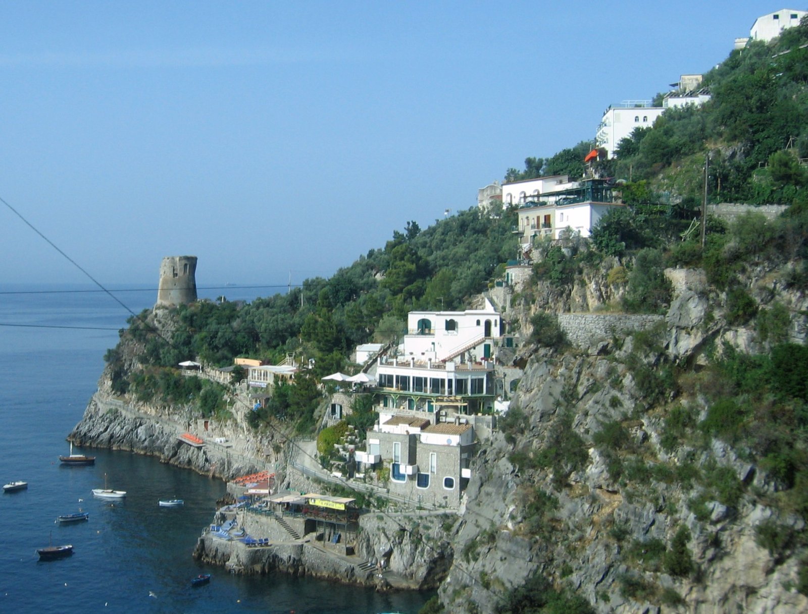 Ing kontras kanggo Positano, Praiano iku wicaksana lan bisu - Praiano | Secret World Trip Planner