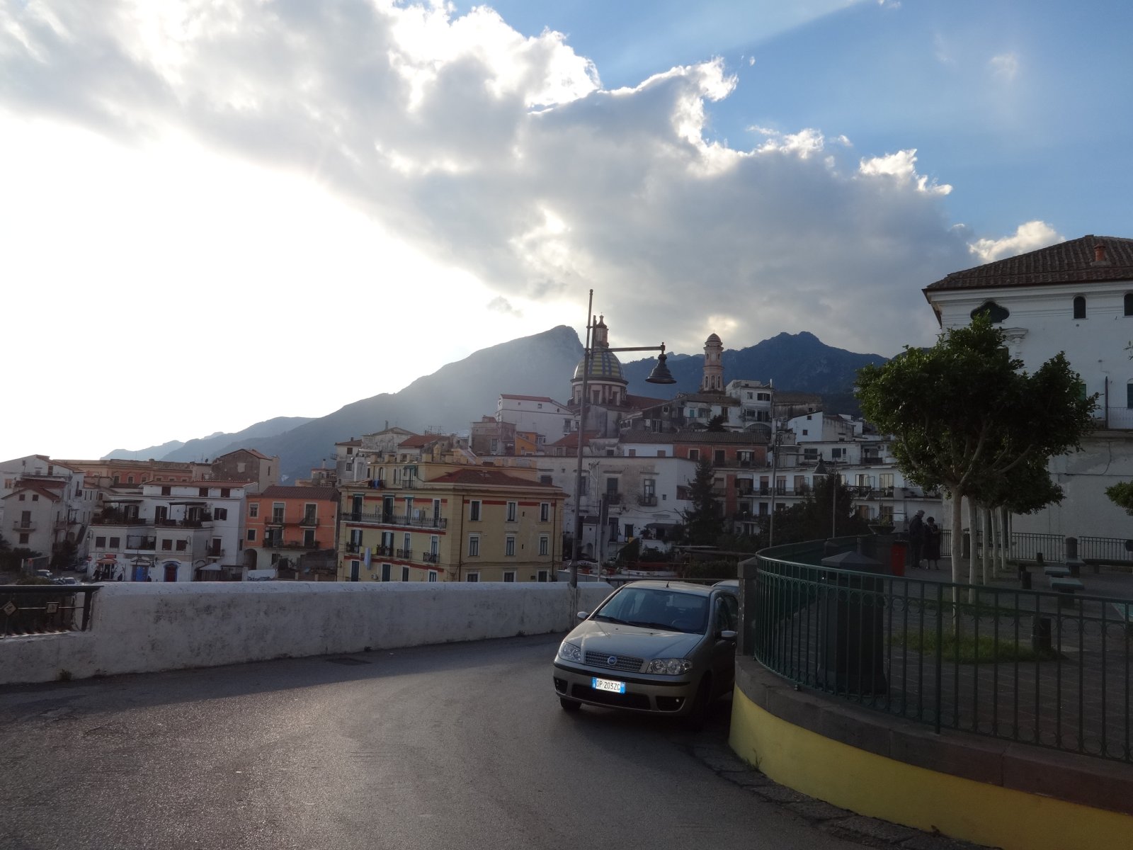 Vietri sul Mare ar an chósta Amalfitan - Vietri Sul Mare | Secret World Trip Planner