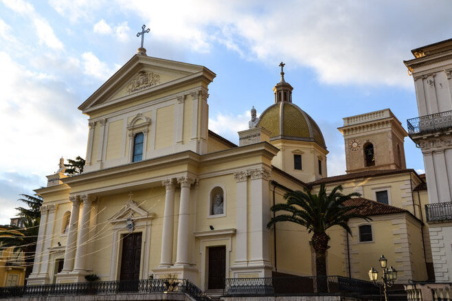 यो गिर्जाघर को Santi Pietro e Paolo मा Lamezia Terme - Lamezia Terme | Secret World Trip Planner