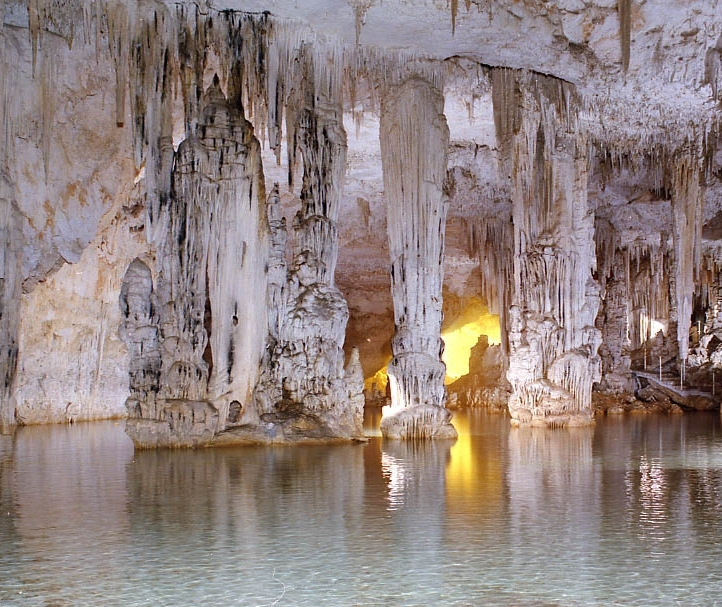 Alghero: discover Neptune's Cave in Sardinia - 07041 SS | Secret World Trip Planner