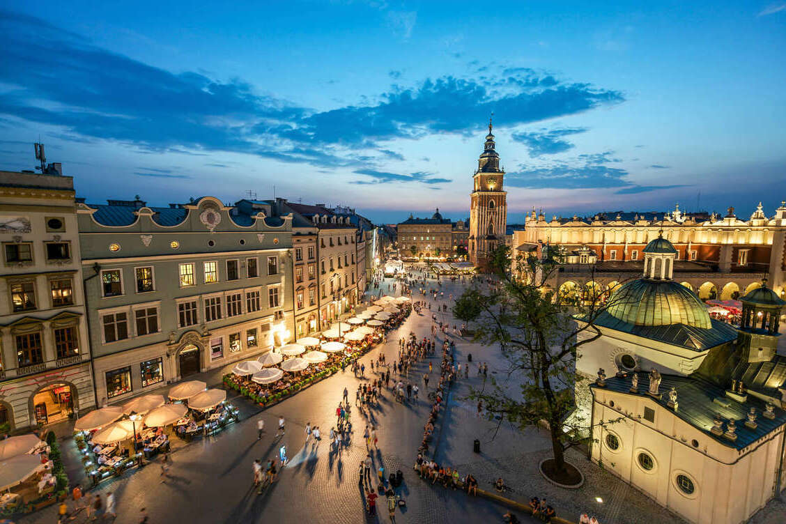 With its 40,000 square meters, the Krakow Market Square (Rynek Główny) is not  — Rynek Główny 30
