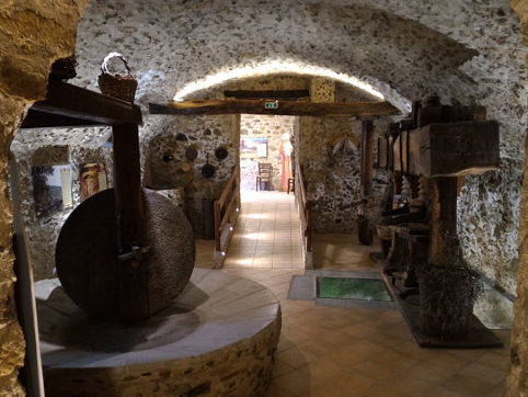Kalabrien | Ligarò-Haus Ölmuseum - Cropani | Secret World Trip Planner