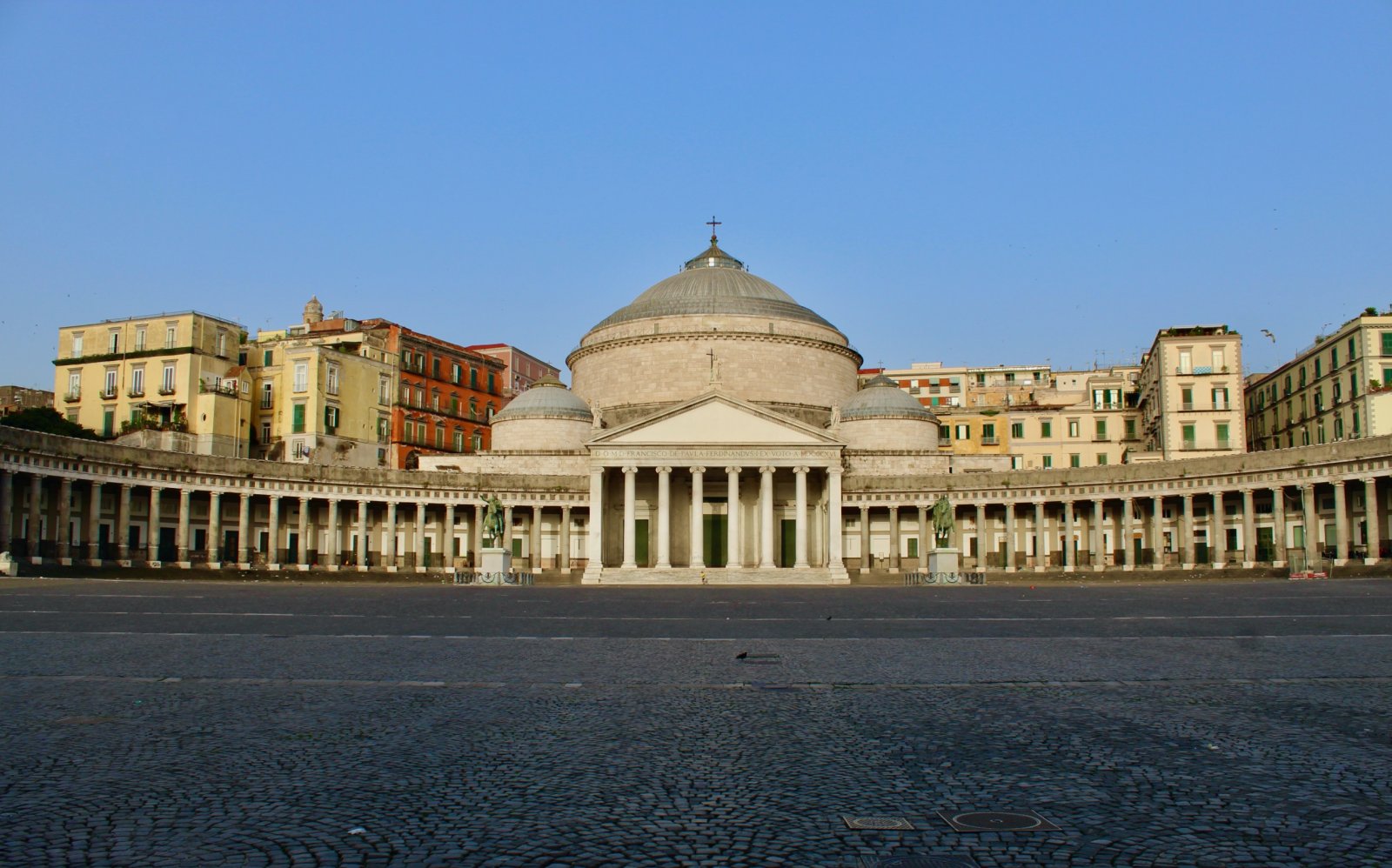 La Basilique de San Francesco di Paola à Naples - Napoli | Secret World Trip Planner