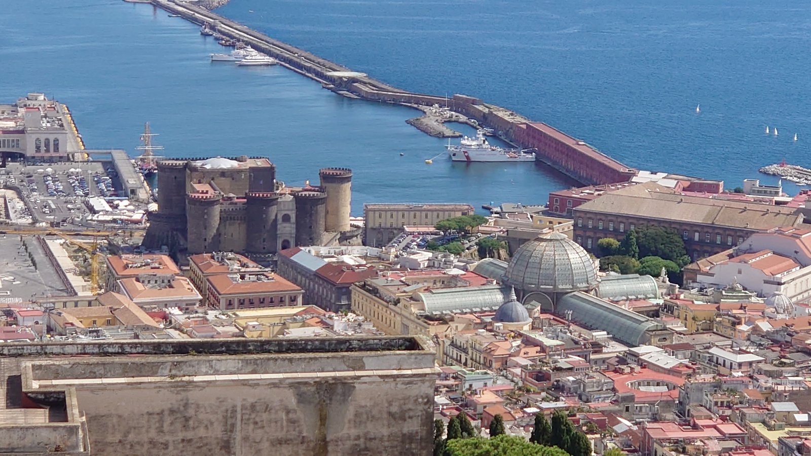 Naples / Castel Nuovo ასევე ცნობილია, როგორც Maschio Angioino - Napoli | Secret World Trip Planner