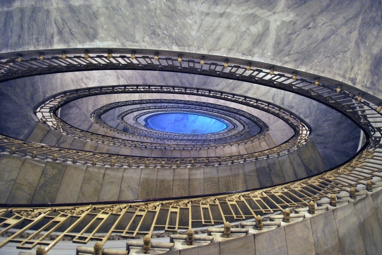 Der Mannajuolo-Palast ein magischer Palast|Chiaia - Napoli | Secret World Trip Planner