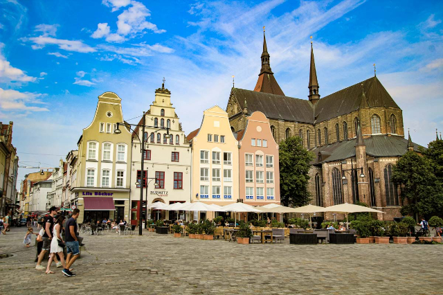 Neuer Marktplatz - Rostock | Secret World Trip Planner