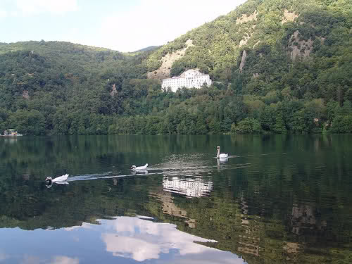 אגמי מונטיצ'יו - Laghi di Monticchio | Secret World Trip Planner