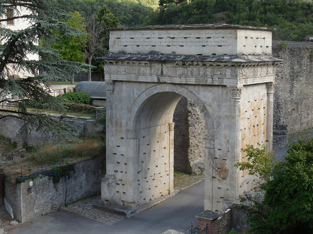 Arch of Augustus - Susa | Secret World Trip Planner