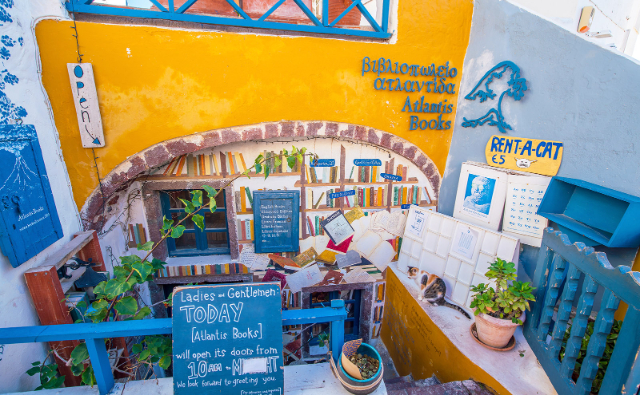Atlantis Books - Οία | Secret World Trip Planner