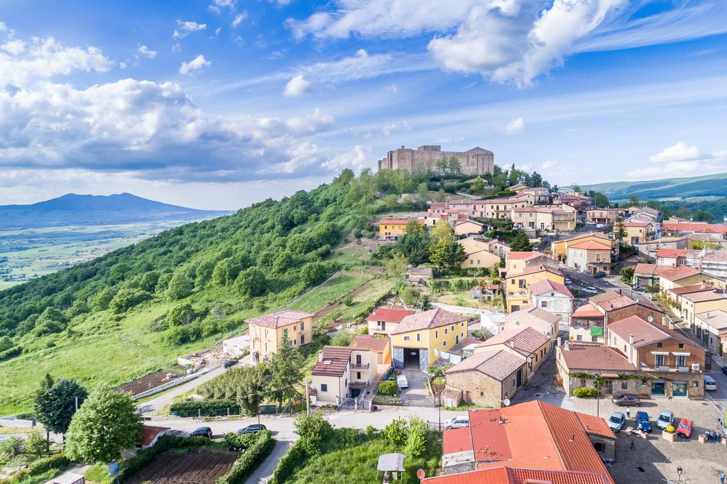 Lagopesoldagi Frederik qal'asi - Lagopesole | Secret World Trip Planner