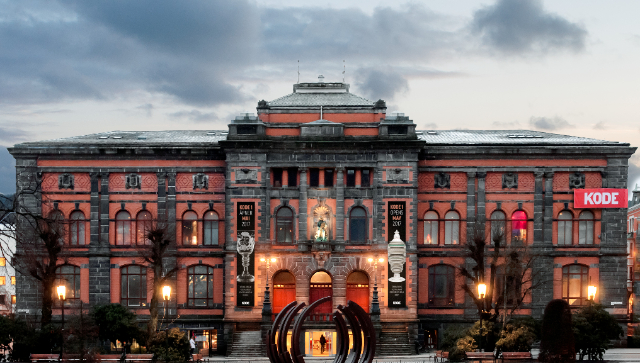Kode : Museum für westnorwegische dekorative Kunst — Nordahl Bruns gate 9