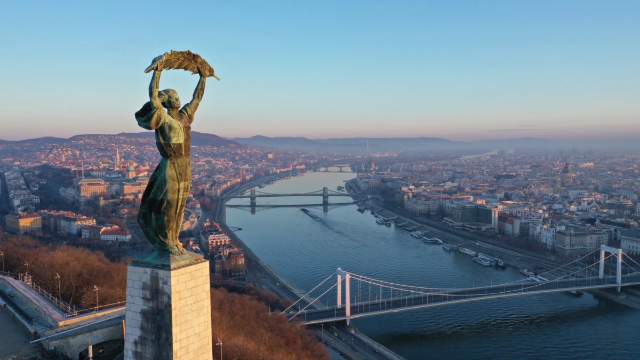Statua della Libertà - Budapest | Secret World Trip Planner