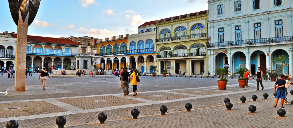 Plaza Vieja - La Habana | Secret World Trip Planner
