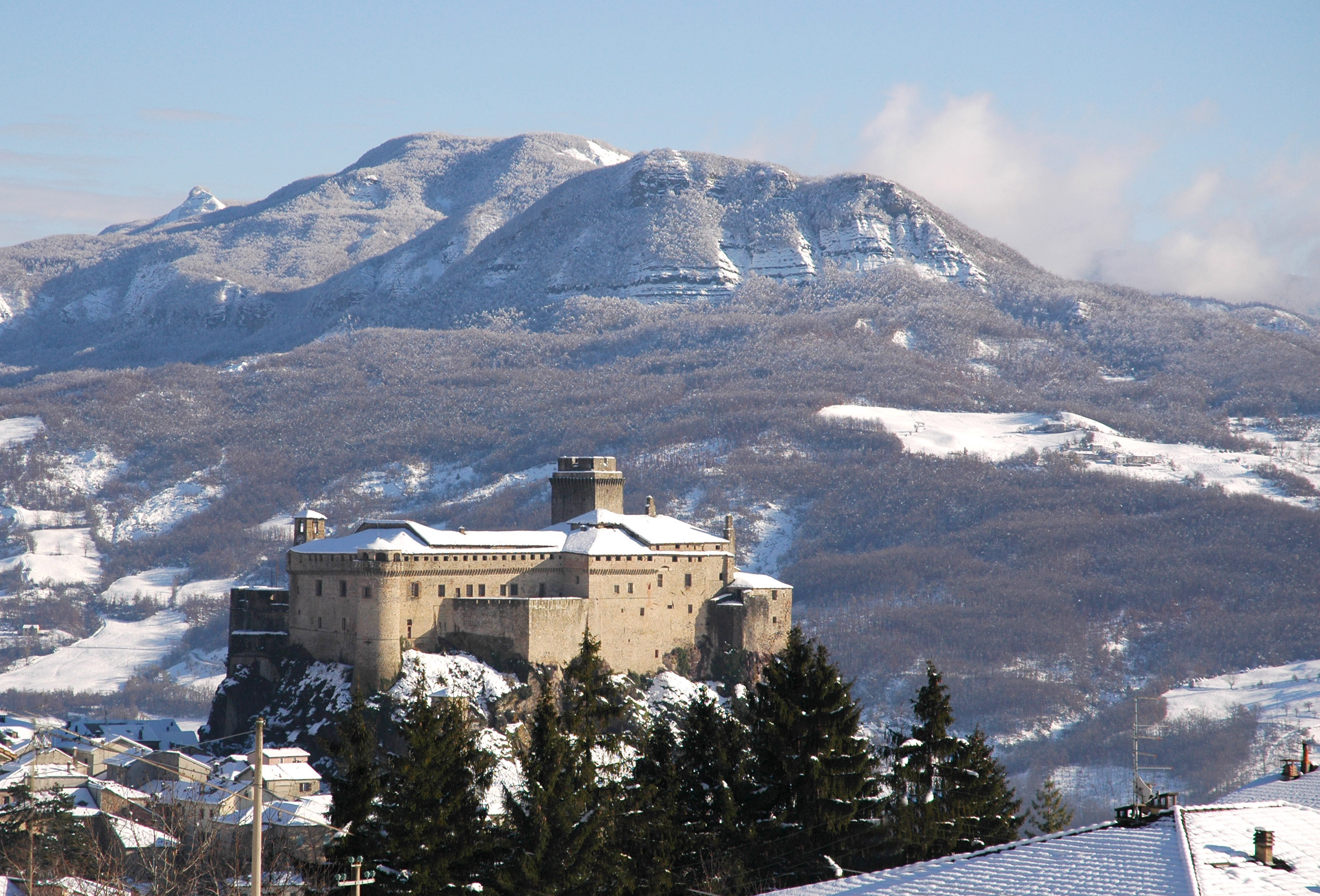 Castello di Bardi - คลื่น Ceno - Bardi | Secret World Trip Planner