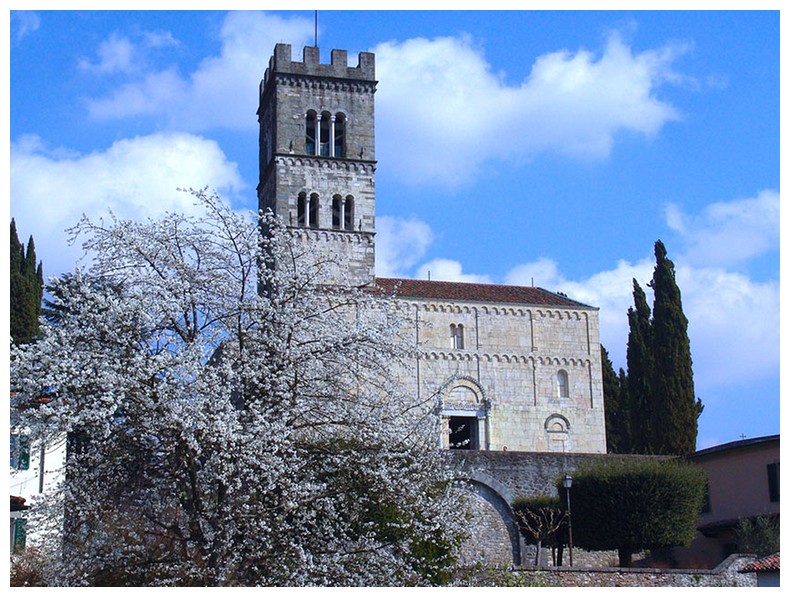 Nhà thờ của Barga - Barga | Secret World Trip Planner
