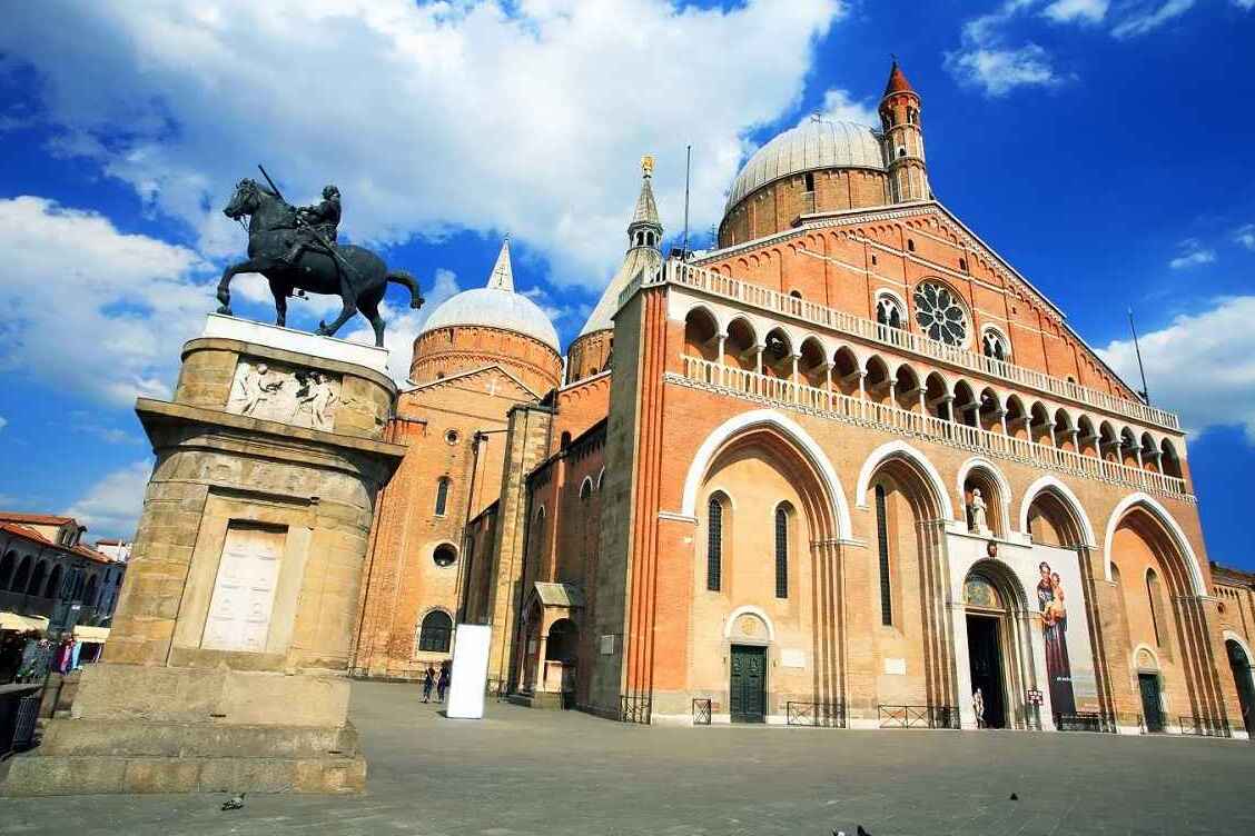 Piazza del Santo, heart of Padua - Padova | Secret World Trip Planner