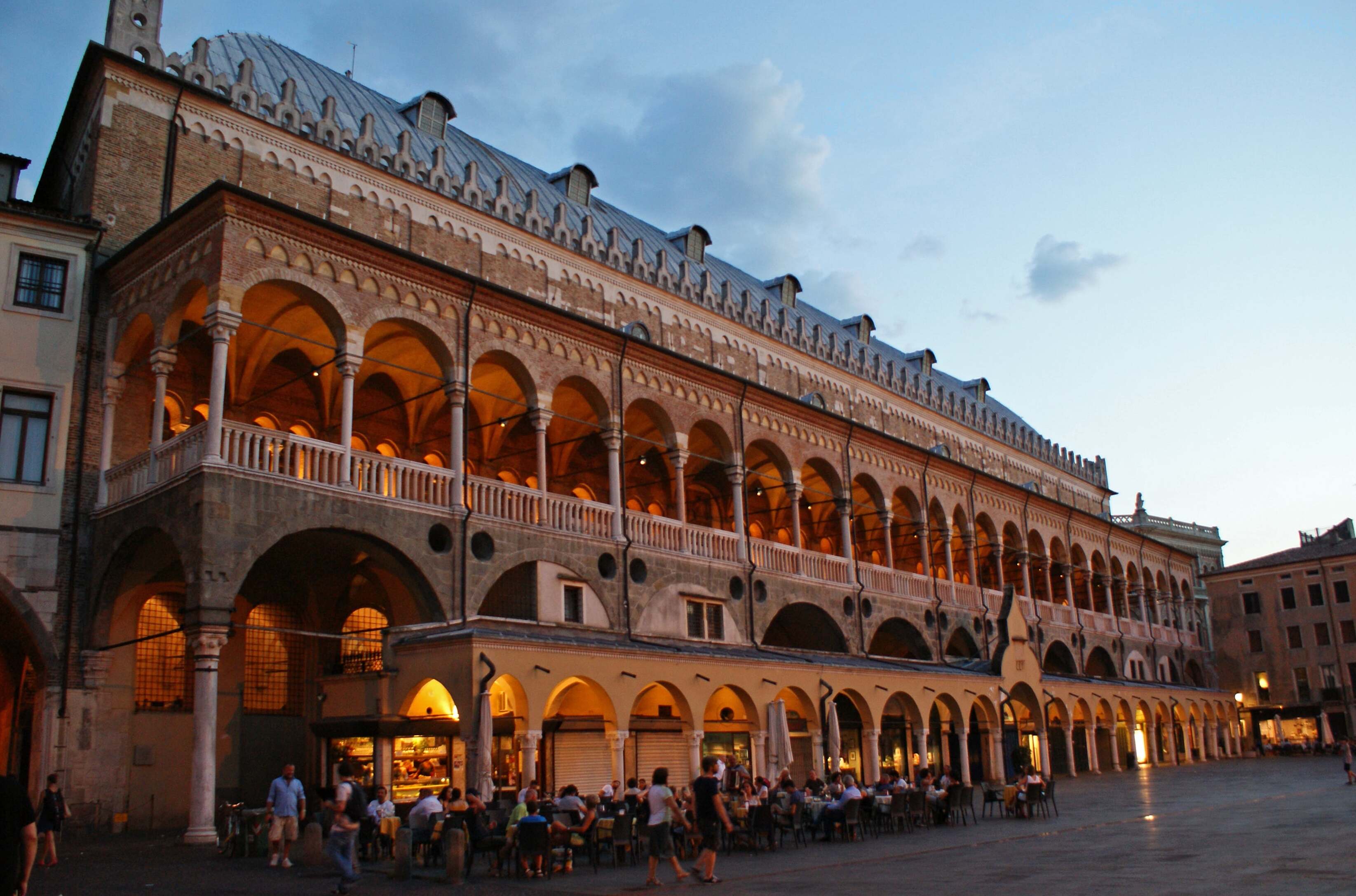 Padua: The Hall or rather the Palazzo della Ragione - Padova | Secret World Trip Planner