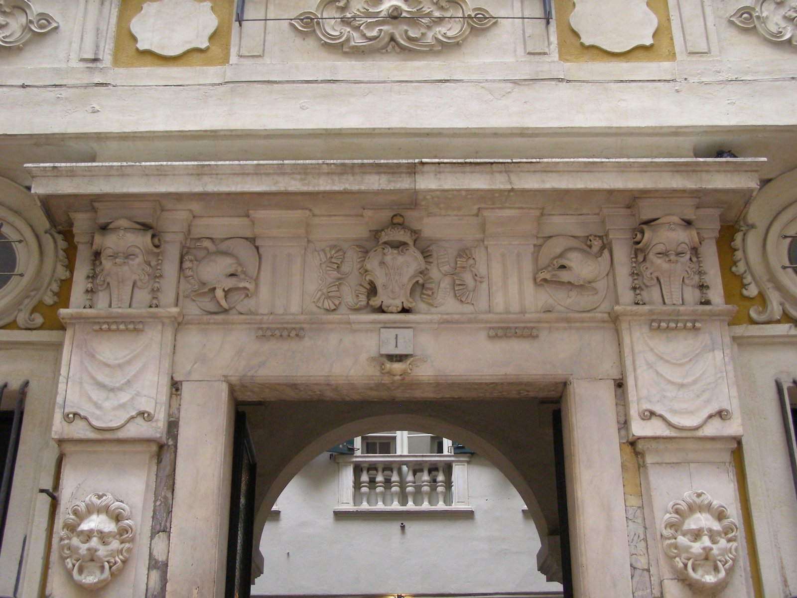 Der alte Palast steht auf einem 1551 ersteigerten Grundstück und ist - Genova | Secret World Trip Planner