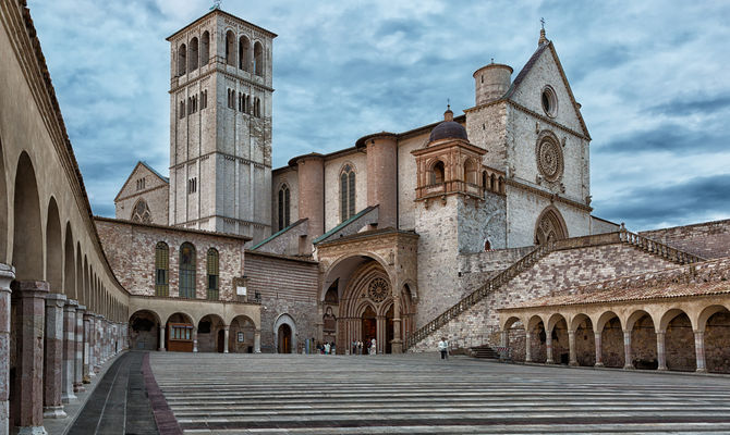 ਬੈਸਿਲਕਾ ਸ੍ਟ੍ਰੀਟ ਡਿਏਗ - Assisi | Secret World Trip Planner
