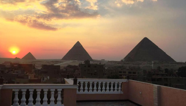 Sonnenuntergang bei den Pyramiden von Gizeh - Al Haram | Secret World Trip Planner