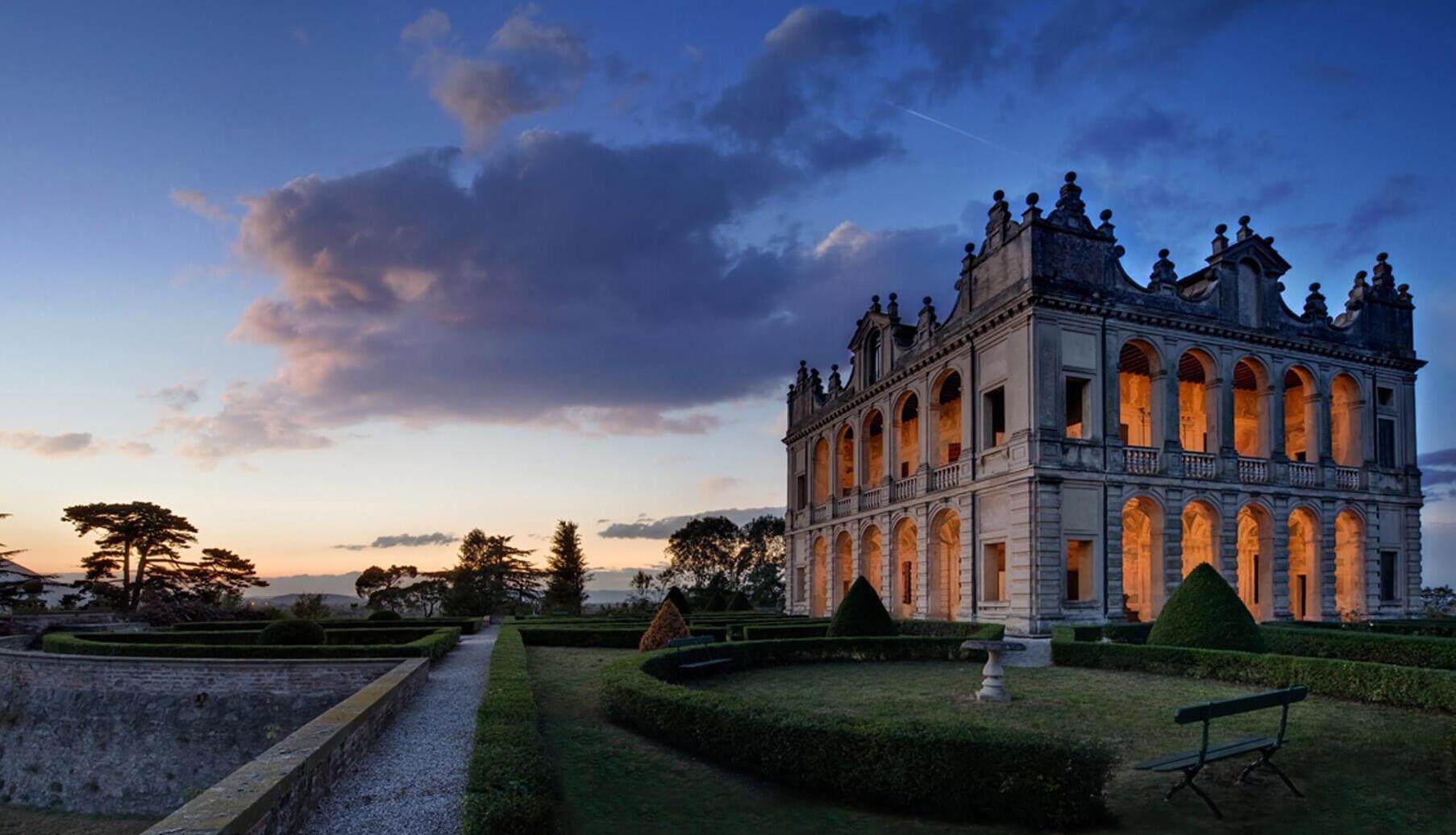 Die Villa Emo Capodilista zeichnet sich unter den venezianischen Villen durch ihre besondere Architektur aus. - Selvazzano Dentro | Secret World Trip Planner
