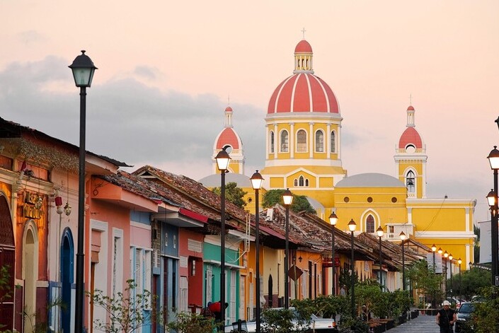 Granada: eine sehr farbenfrohe Stadt im Herzen Nicaraguas — Granada