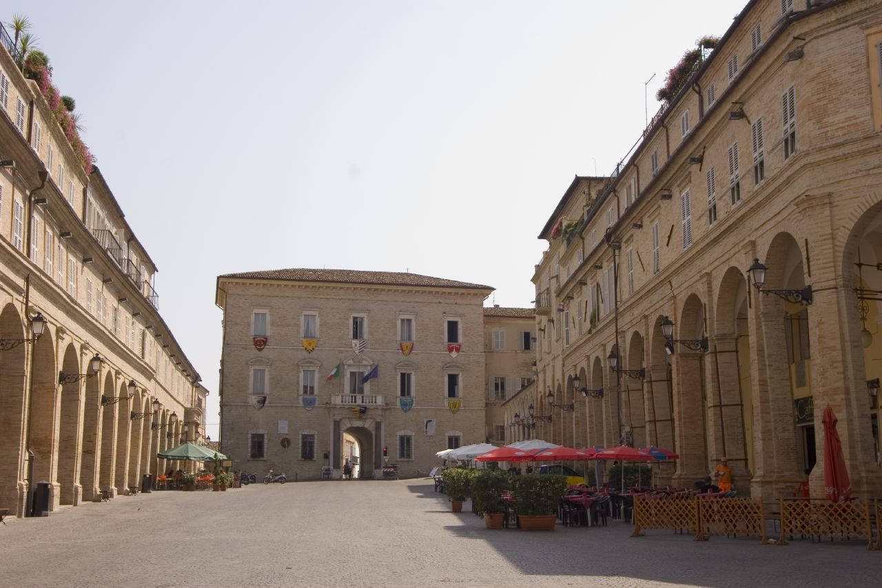 Истед - Fermo | Secret World Trip Planner