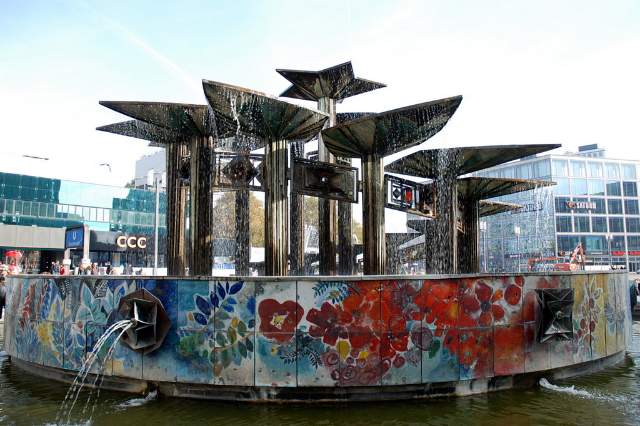 Vodnjak prijateljstva narodov - Berlino | Secret World Trip Planner