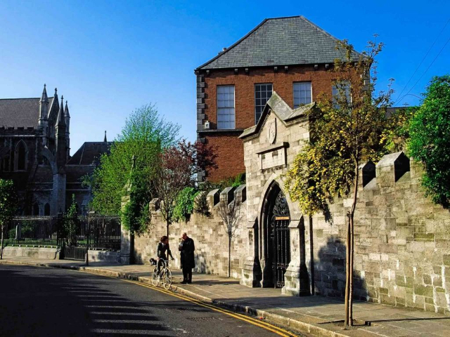 Die Bibliothek von Marsh - Dublin 8 | Secret World Trip Planner
