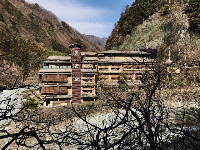 Das älteste Hotel der Welt: Nishiyama Onsen Keiunkan — Hayakawa
